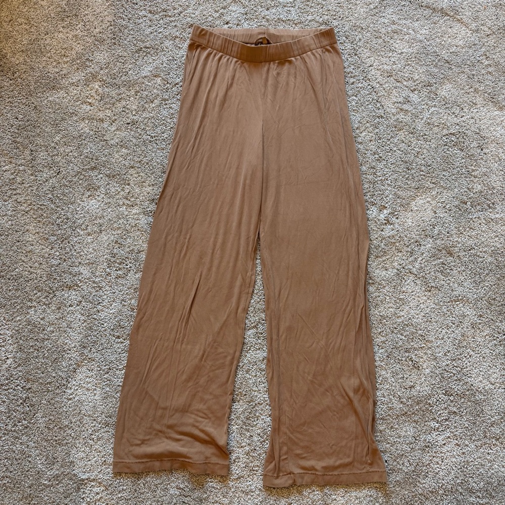 SKIMS Sleep Lounge set in Camel size M - Picture 4 of 5